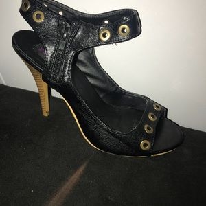 Black and Tan heels !